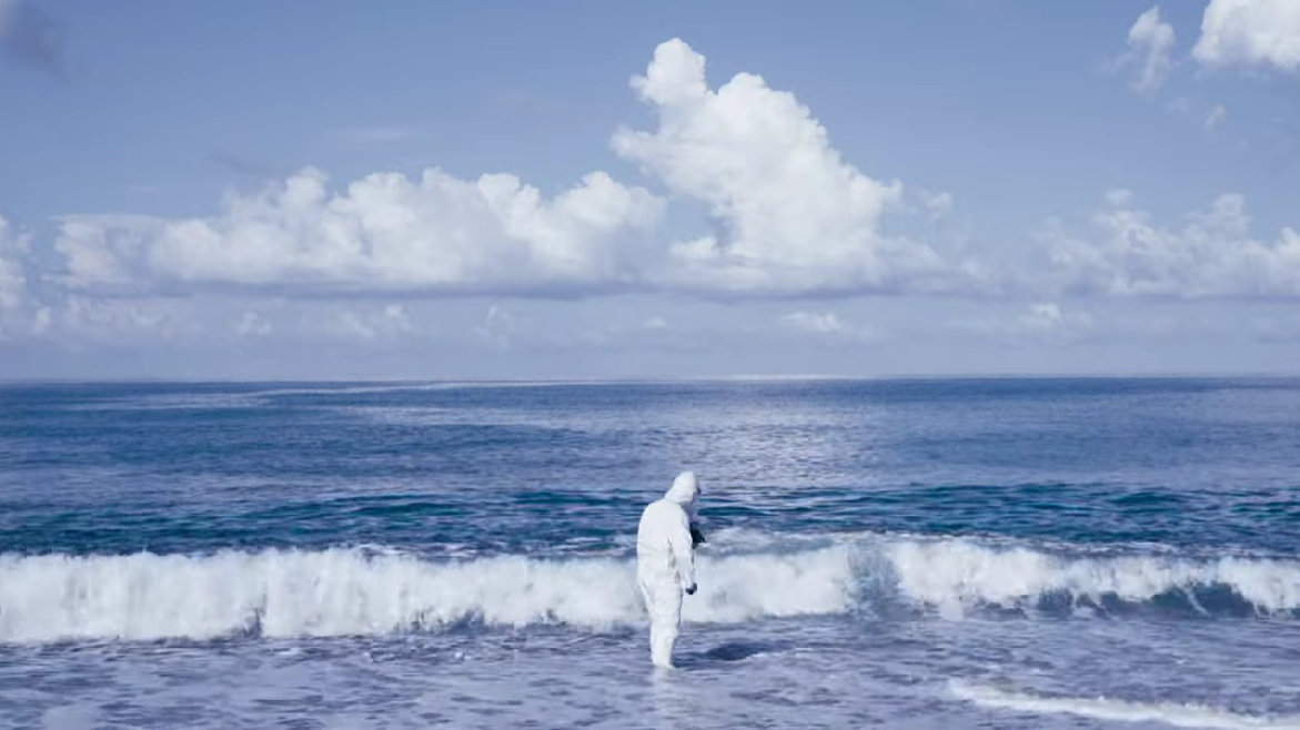 frame_hoeing_the_sea